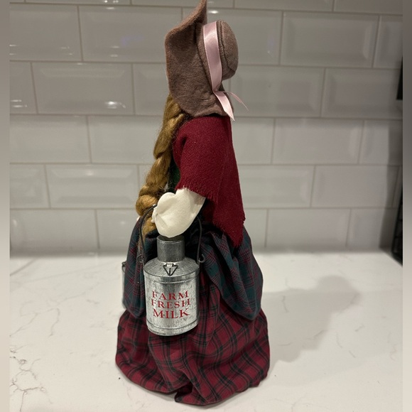 Vintage Byers Choice caroler The Milkmaid - Picture 5 of 6